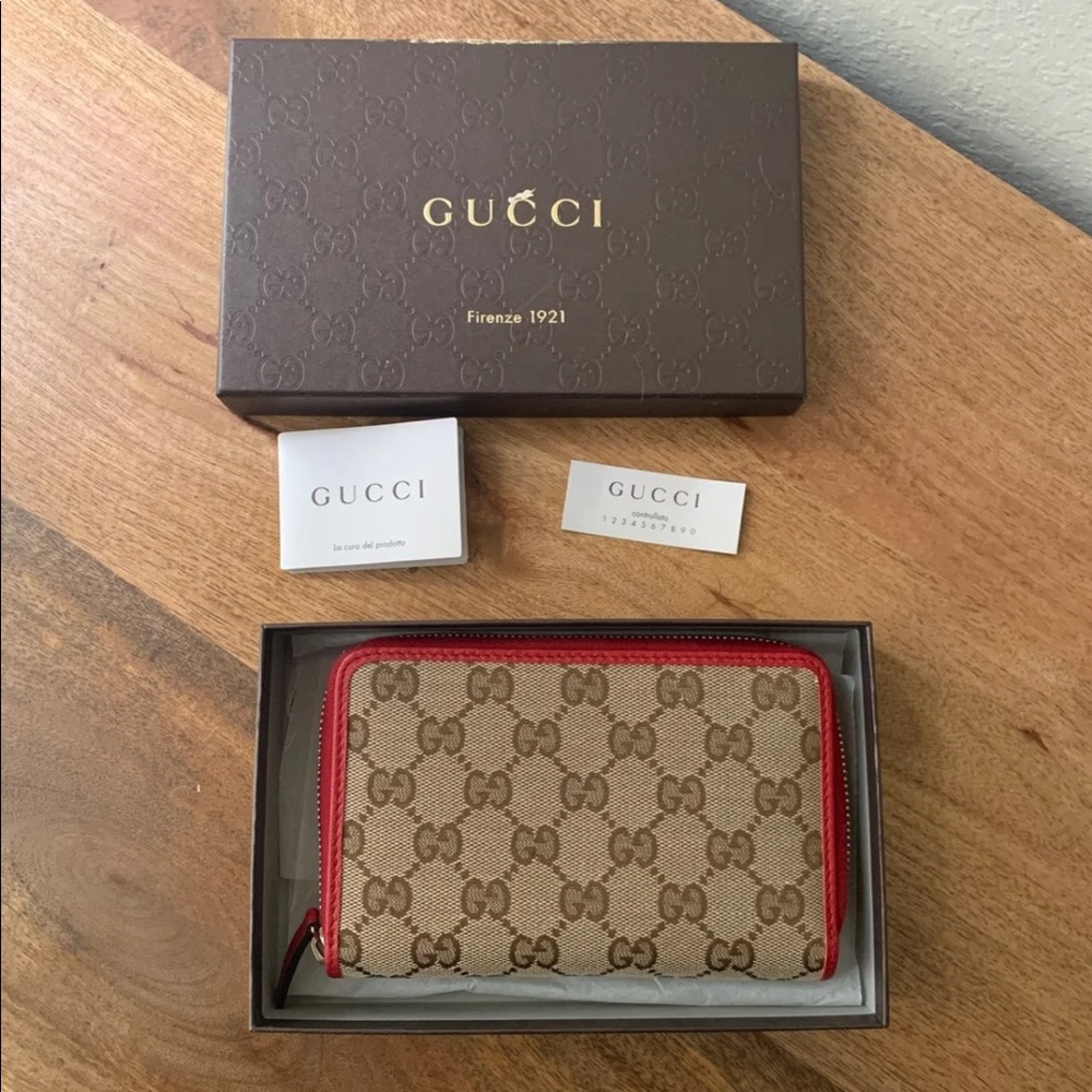 🎈SOLD 🎈Gucci GG monogram zip wallet